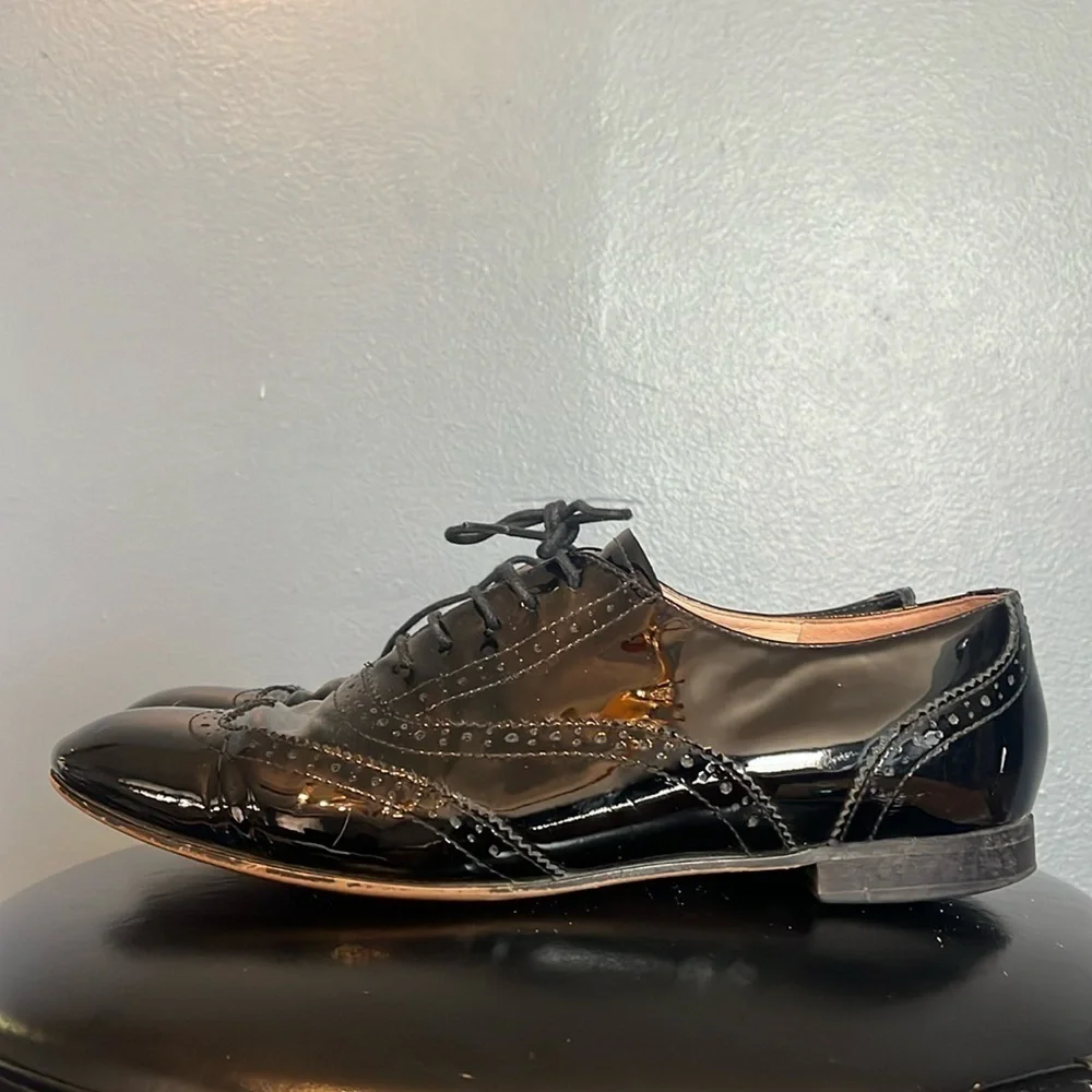 J.Crew Ludlow tuxedo oxfords in patent leather, color is black, size 8 1/2